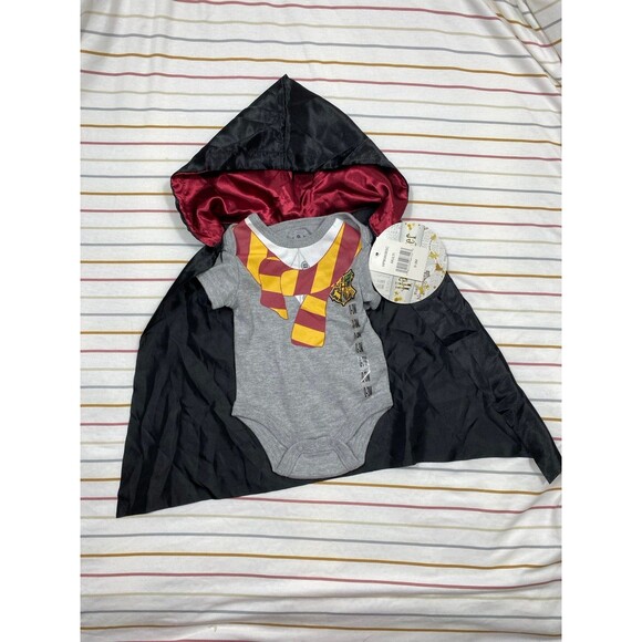 Harry Potter Baby Bodysuit & Cape Set – Hogwarts Gryffindor 0–3M - Picture 1 of 5